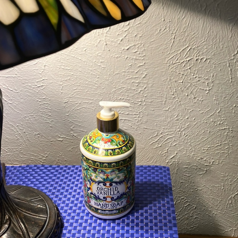 BNWT Orchid Vanilla Hand Soap-Villa Flora Collection. Beautiful Fragrance ❤️❤️❤️
